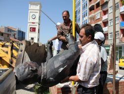 Cağ kebabı heykeli yer değiştirdi